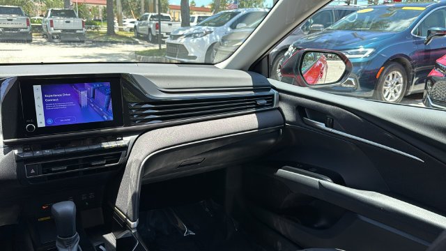 2025 Toyota Camry LE - Photo 16