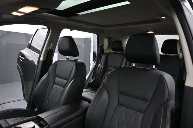 Used 2023 Black Nissan Platinum image 31