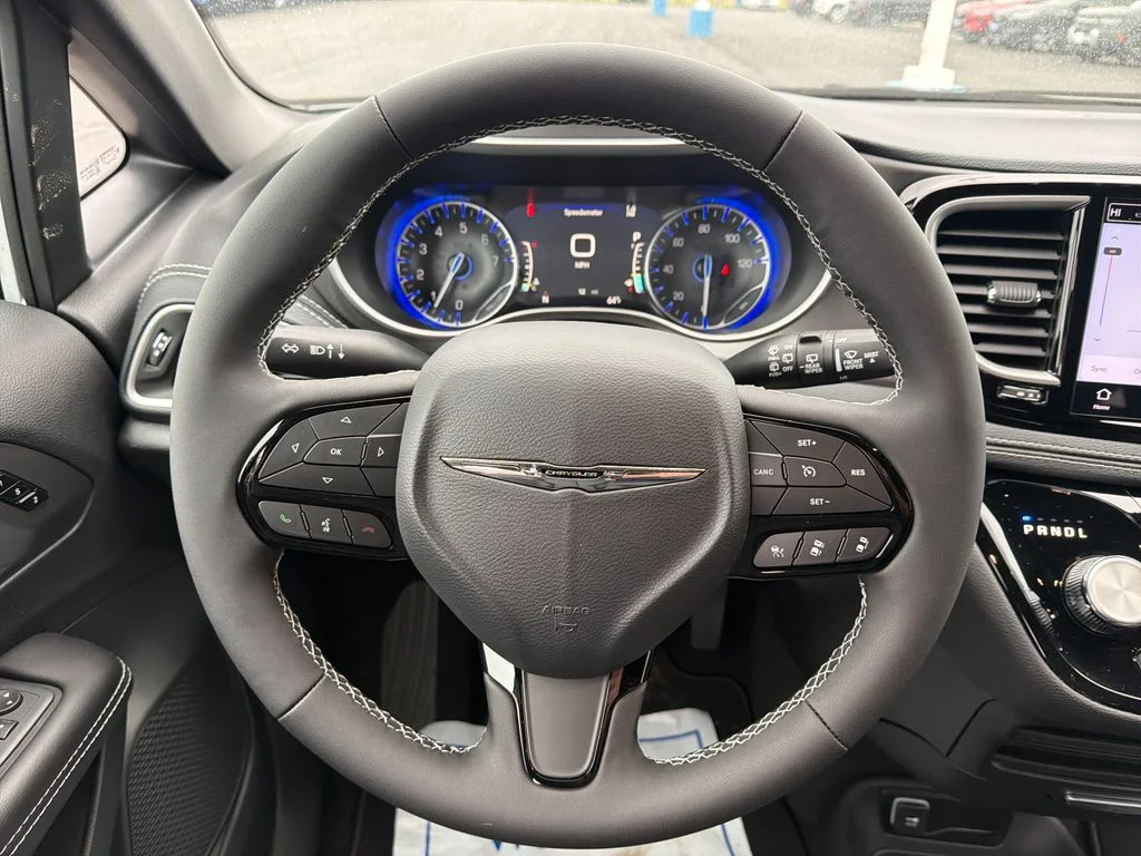 2026 Chrysler Pacifica Select - Photo 14