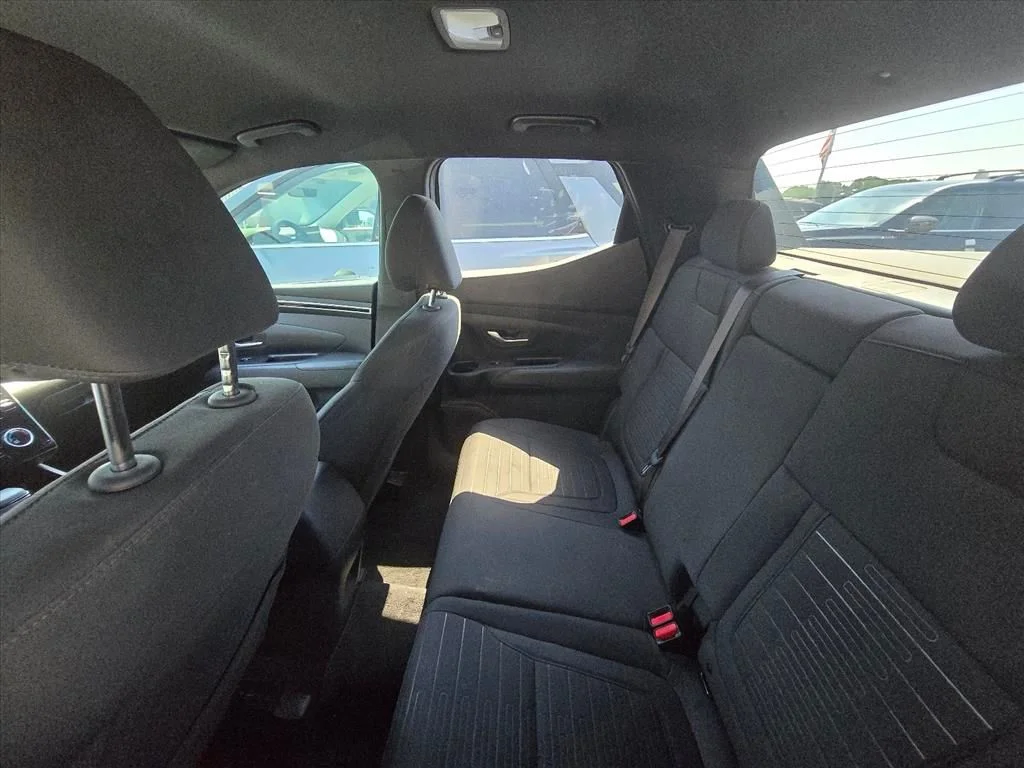 Used 2023 Green Hyundai SEL image 5