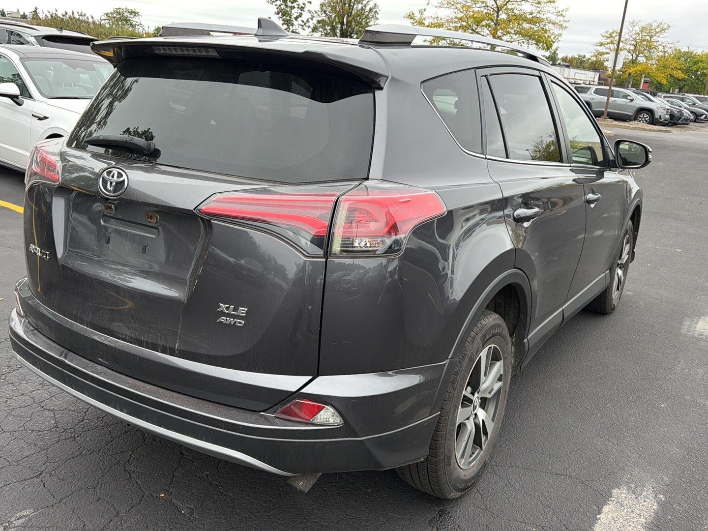 Used 2018 Magnetic Gray Metallic Toyota XLE image 6