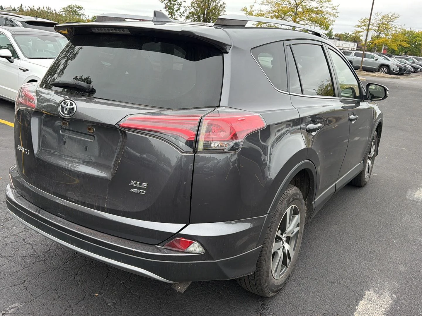 Used 2018 Magnetic Gray Metallic Toyota XLE image 6