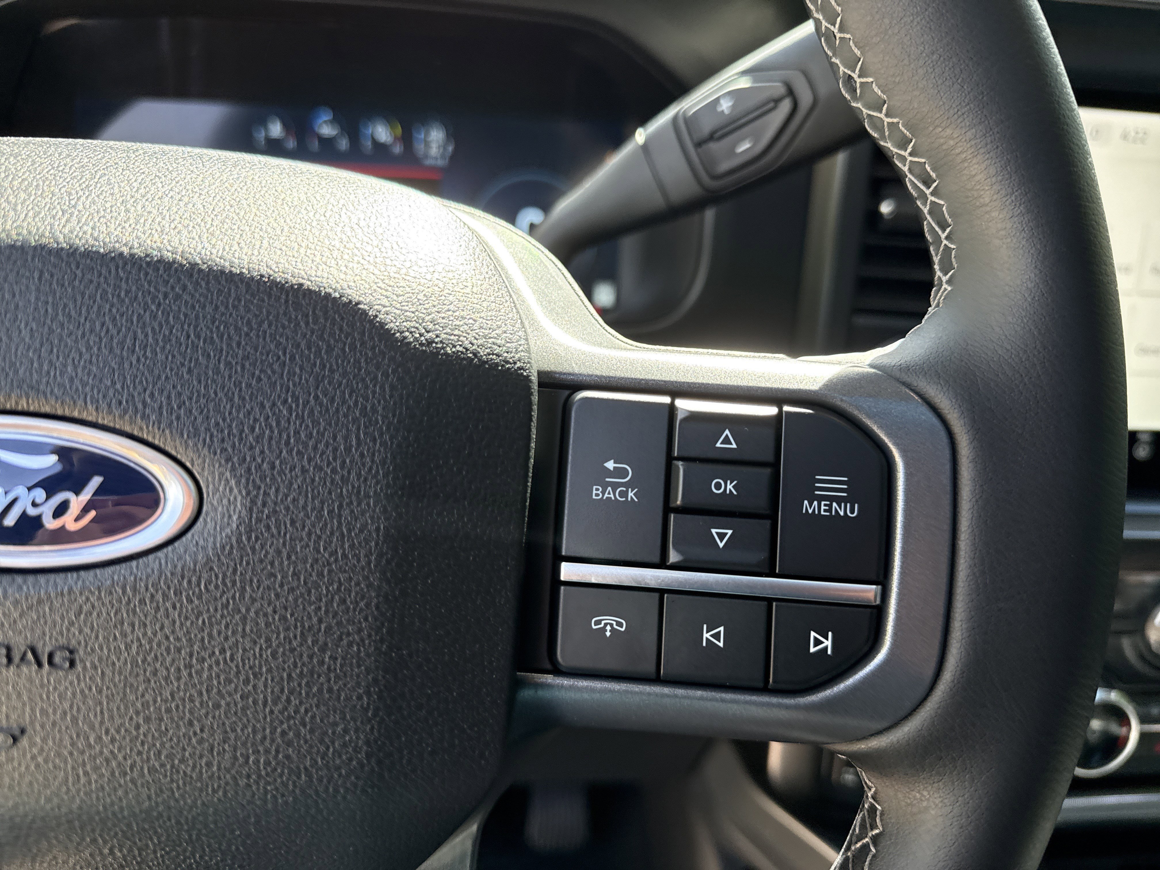 Used 2025 Blue Metallic Ford LARIAT image 26