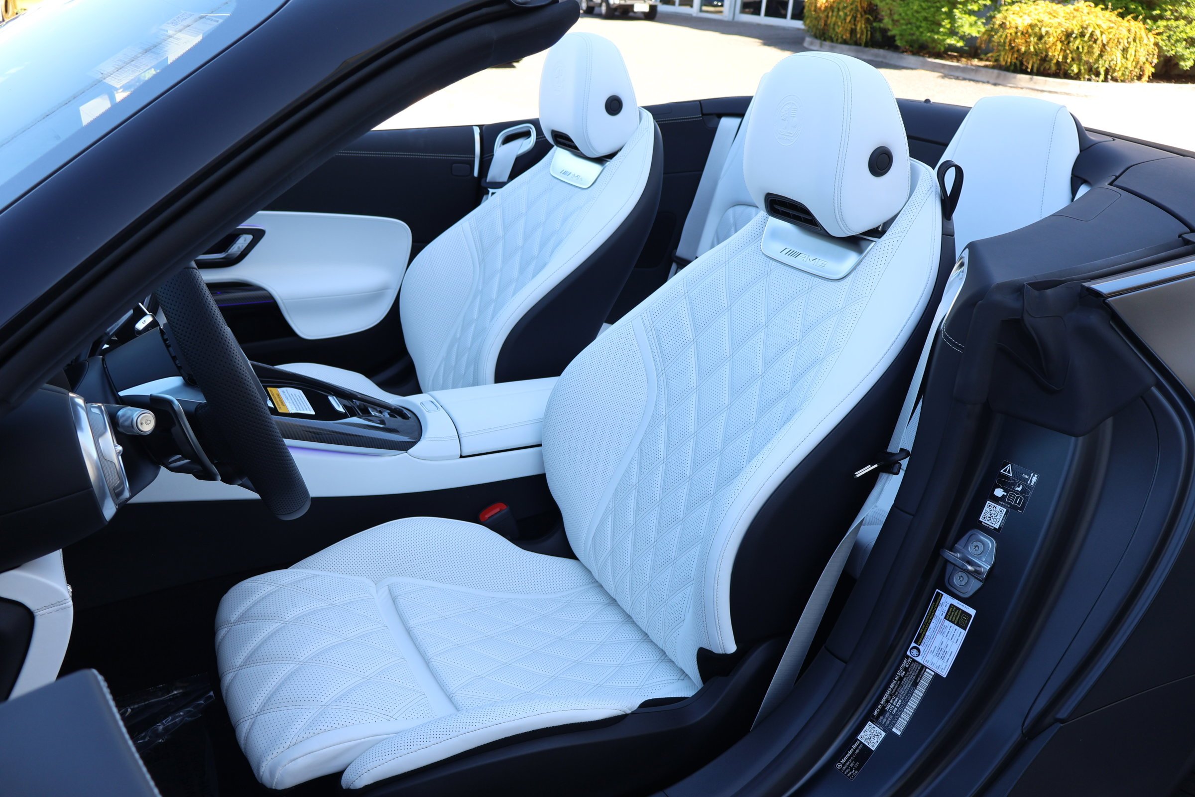 New 2026 MANUFAKTUR Night Black Magno Mercedes-Benz AMG® SL 63 S E Performance image 16