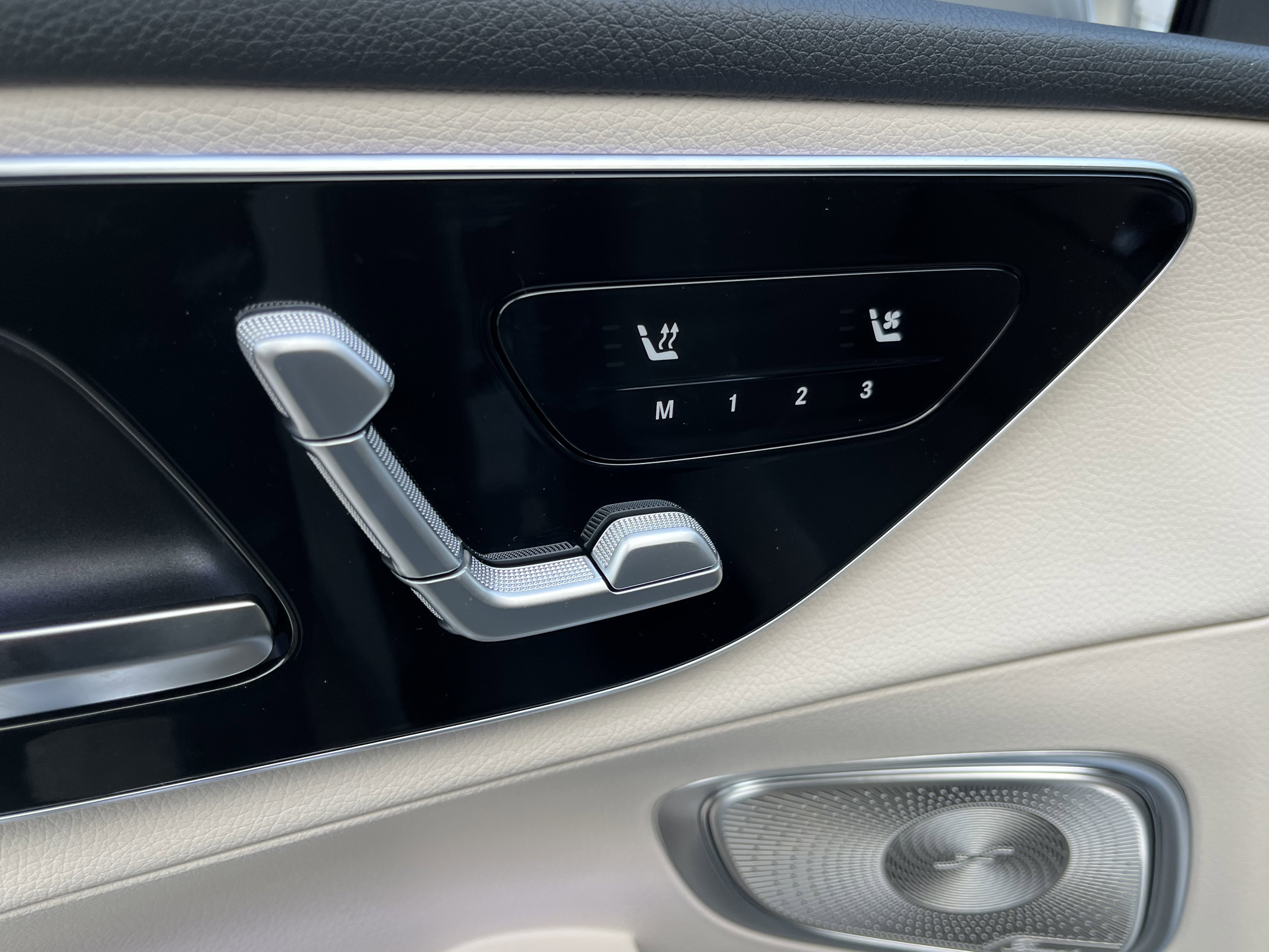 New 2026 MANUFAKTUR Alpine Grey Mercedes-Benz GLC 300 image 14