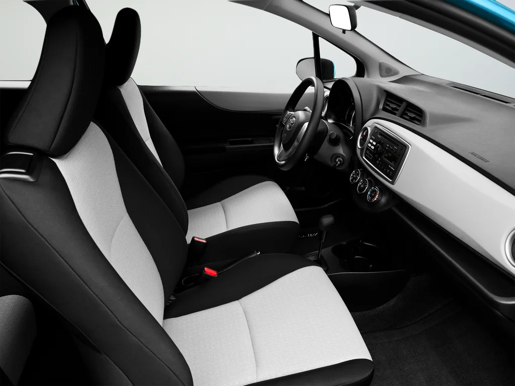 Used 2013 Blue Toyota LE image 31