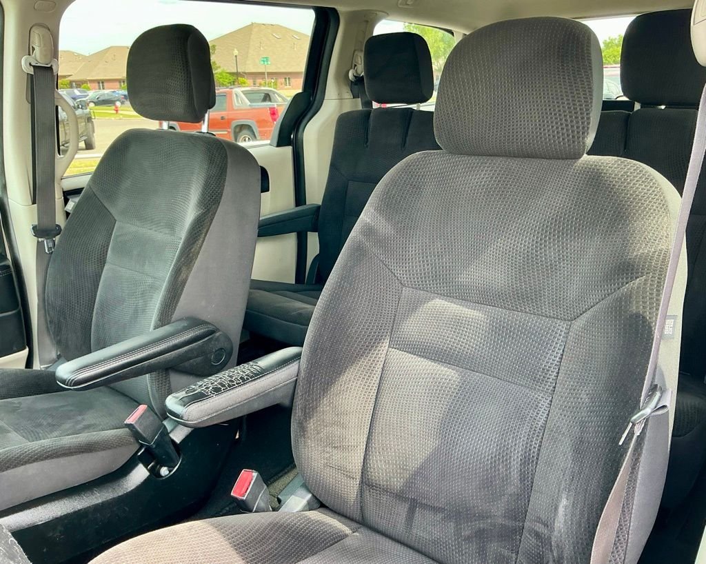Used 2018 Black Dodge SE image 37