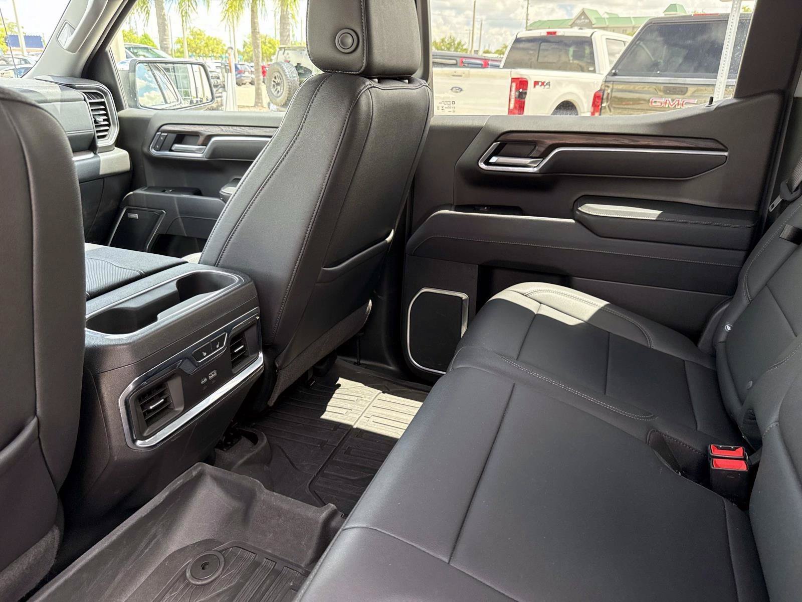 Used 2025 Onyx Black GMC SLT image 15