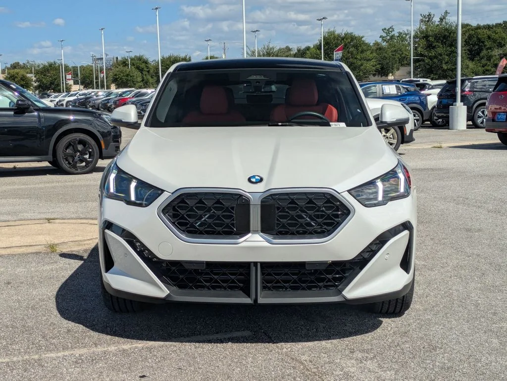 Used 2025 White BMW xDrive28i image 8