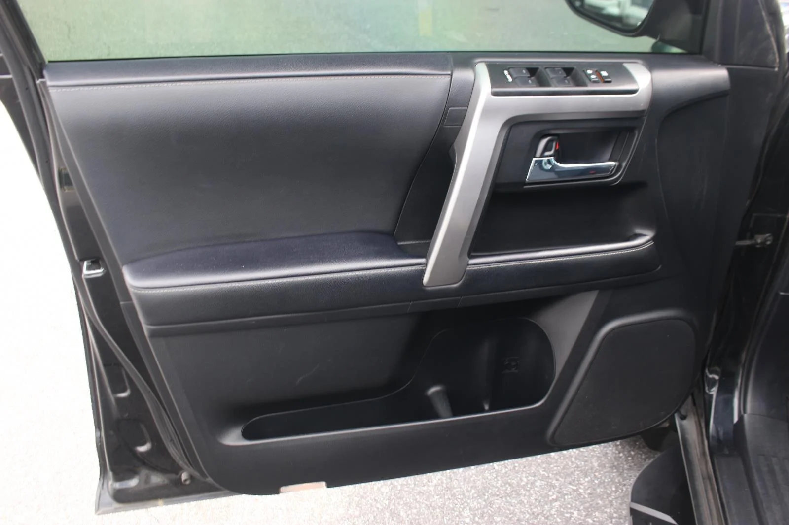 Used 2022 Black Toyota SR5 image 13