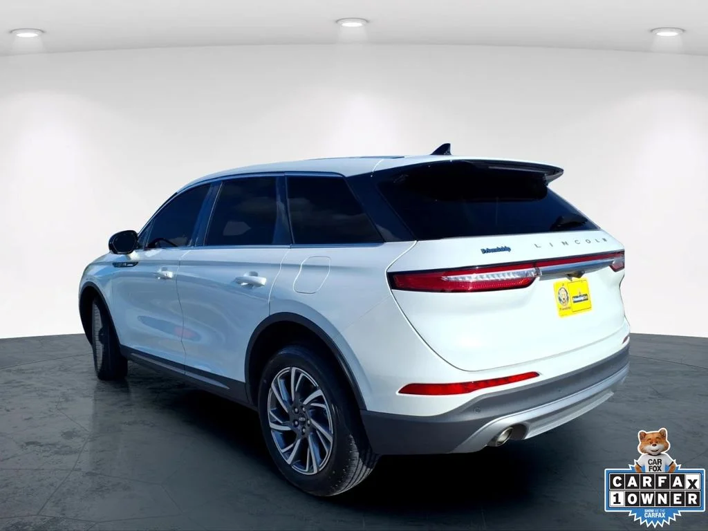 Used 2023 White Lincoln Standard image 13