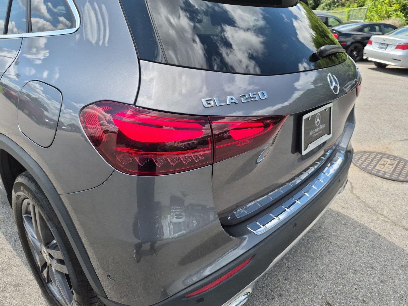 Used 2025 Mountain Grey Metallic Mercedes-Benz GLA 250 image 12