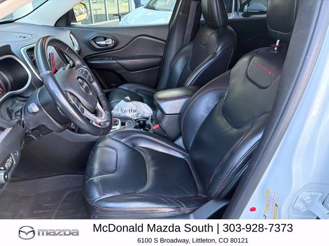 Used 2016 White Jeep Trailhawk image 8