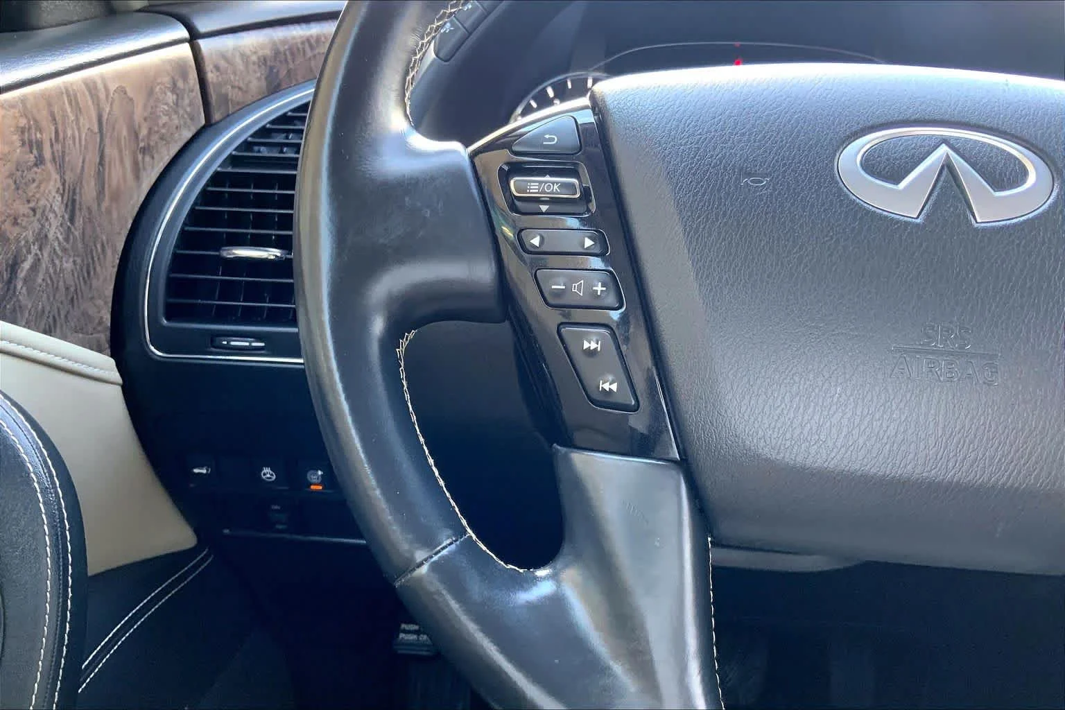 Used 2023 Champagne Quartz INFINITI PREMIUM SELECT image 24