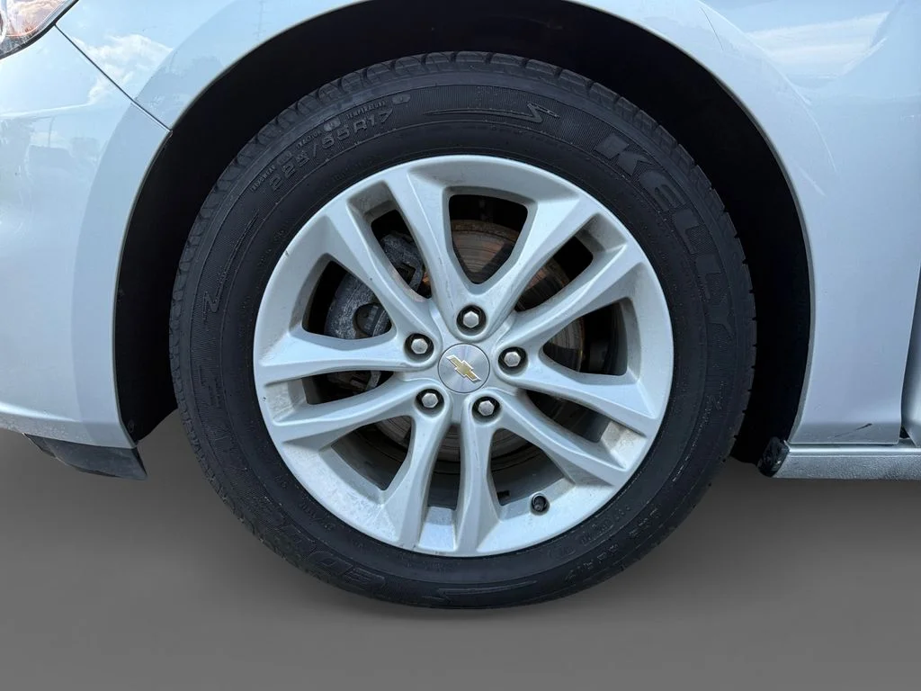 Used 2018 Silver Ice Metallic Chevrolet LT image 14