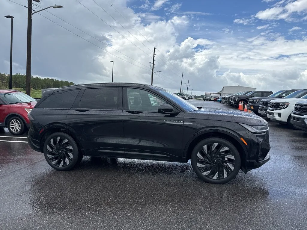 2025 Lincoln Nautilus Reserve AWD's photo