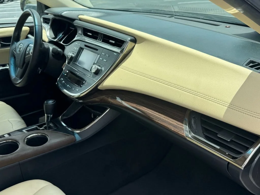 Used 2014 Beige Toyota XLE Premium image 17