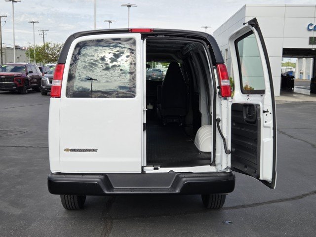 2026 Chevrolet Express Cargo Work Van - Photo 7