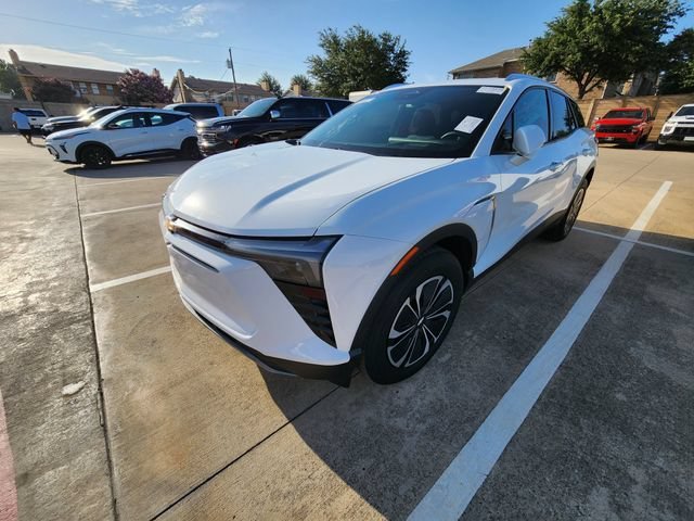 Used 2024 Summit White Chevrolet LT image 3