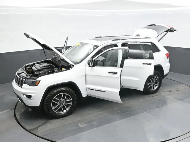 Used 2019 White Jeep Limited image 28