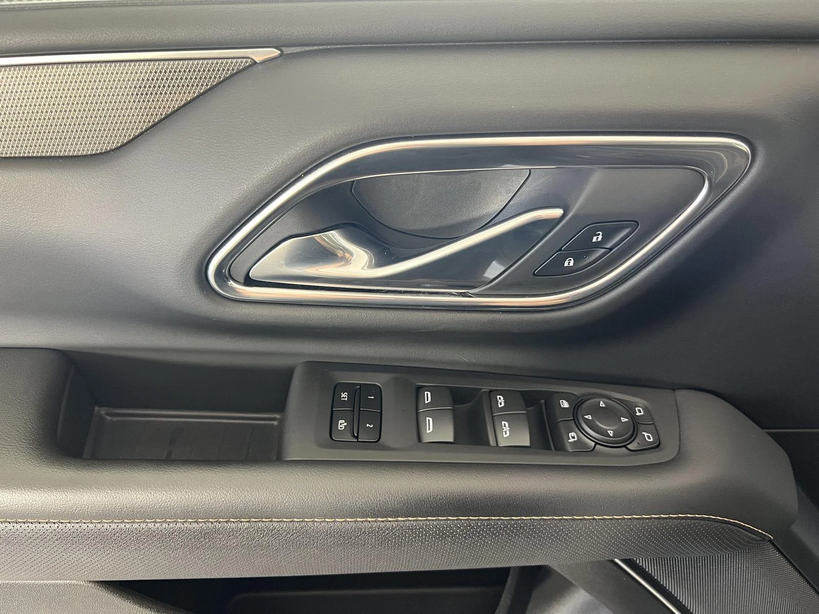 Used 2023 SUMMIT WHITE GMC AT4 image 7