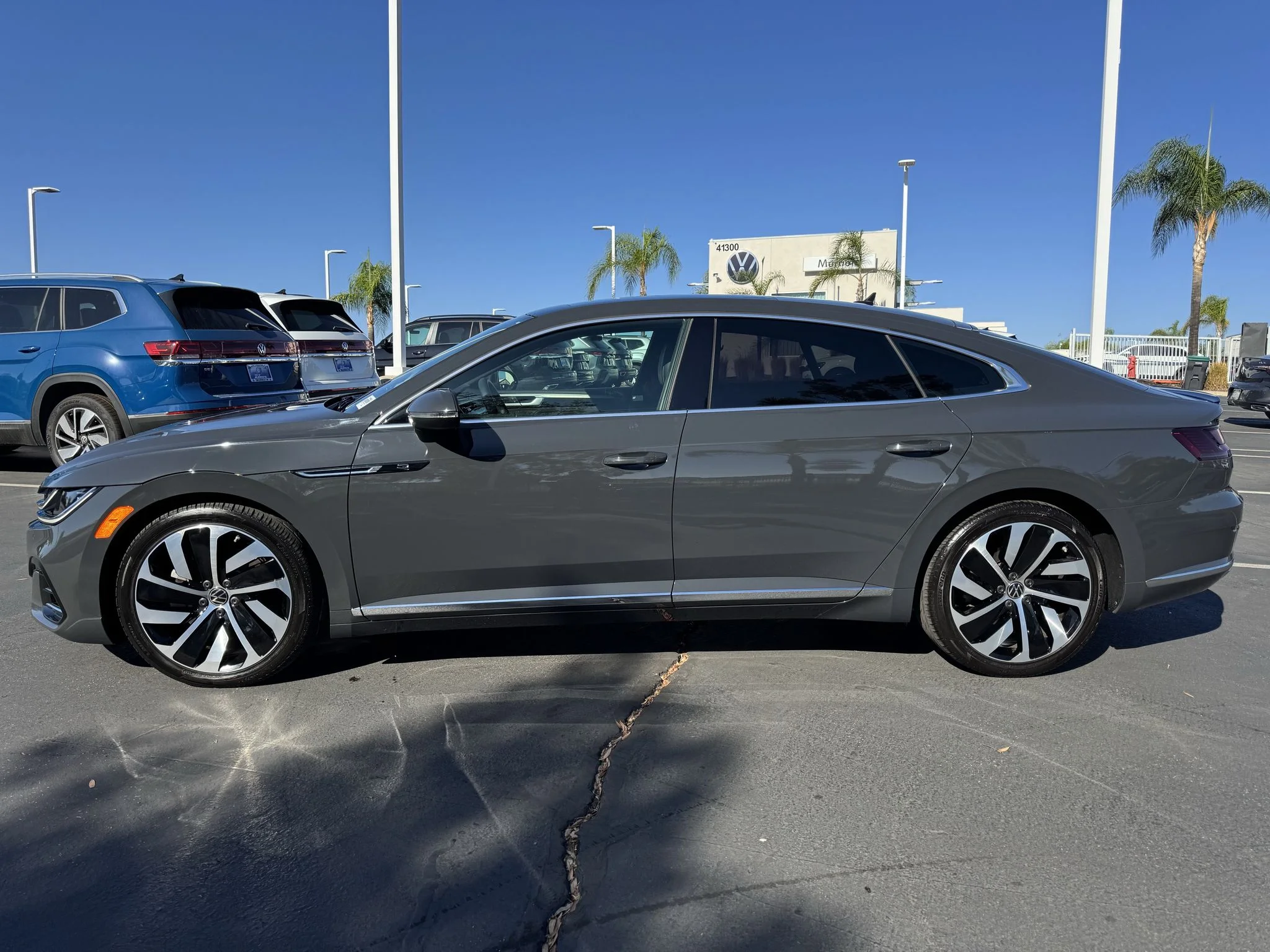 Used 2021 Urano Gray Volkswagen SEL R-Line image 5