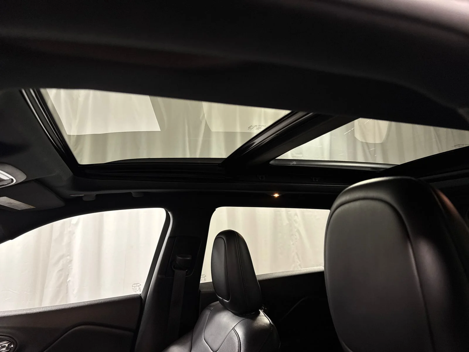 Used 2021 Bright White Clearcoat Jeep Latitude Lux image 22