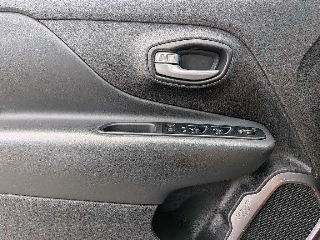 2023 Jeep Renegade Latitude - Photo 27