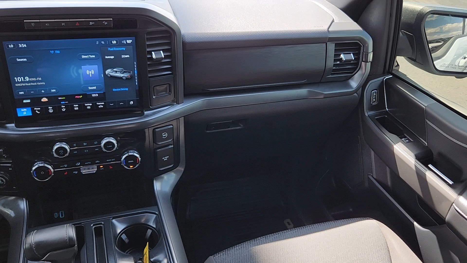 Certified Used 2024 Oxford White Ford XLT image 6