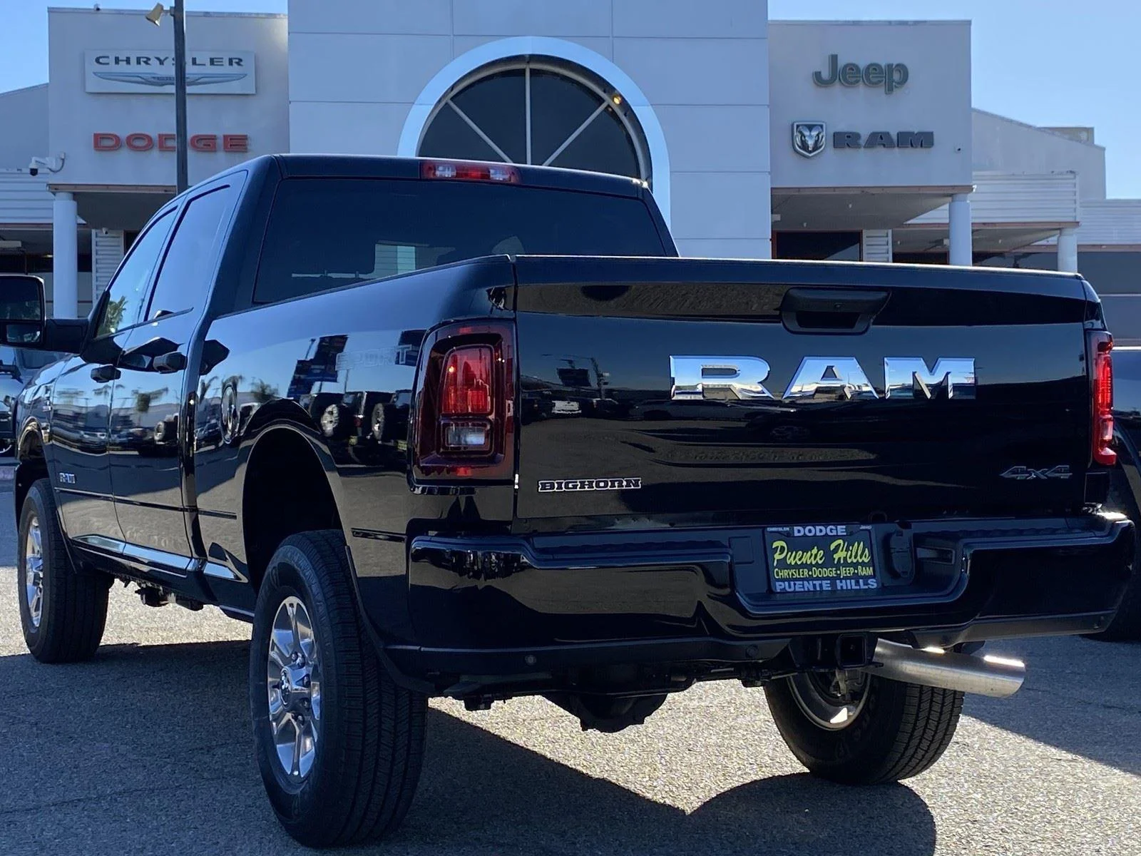 New 2026 Diamond Black Crystal Pearl-Coat Exterior Paint RAM Big Horn image 4