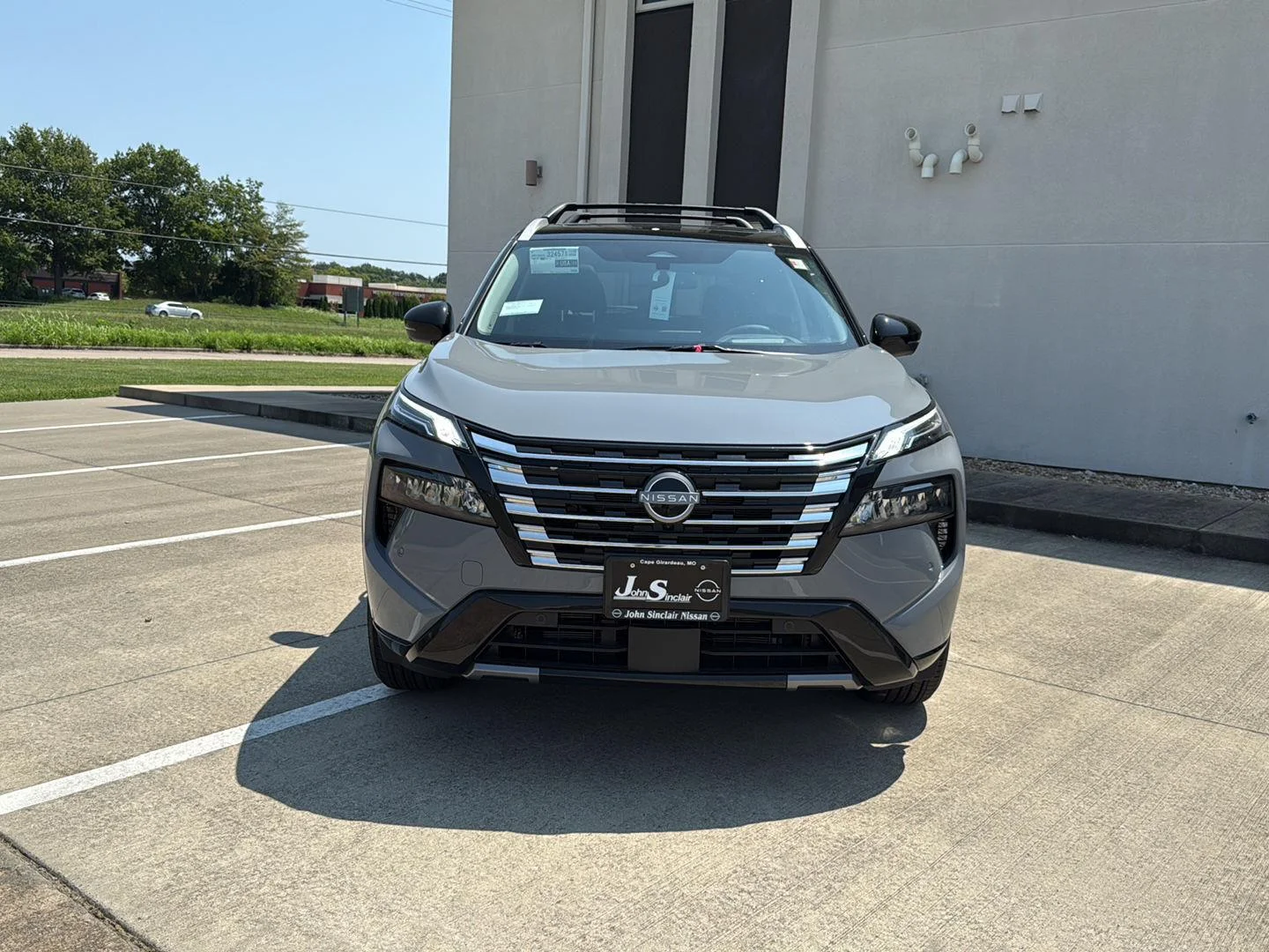 New 2026 Boulder Gray Pearl/Super Black Nissan Platinum image 2