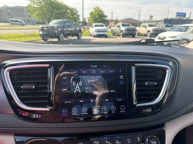 Used 2018 Black Chrysler Limited image 19