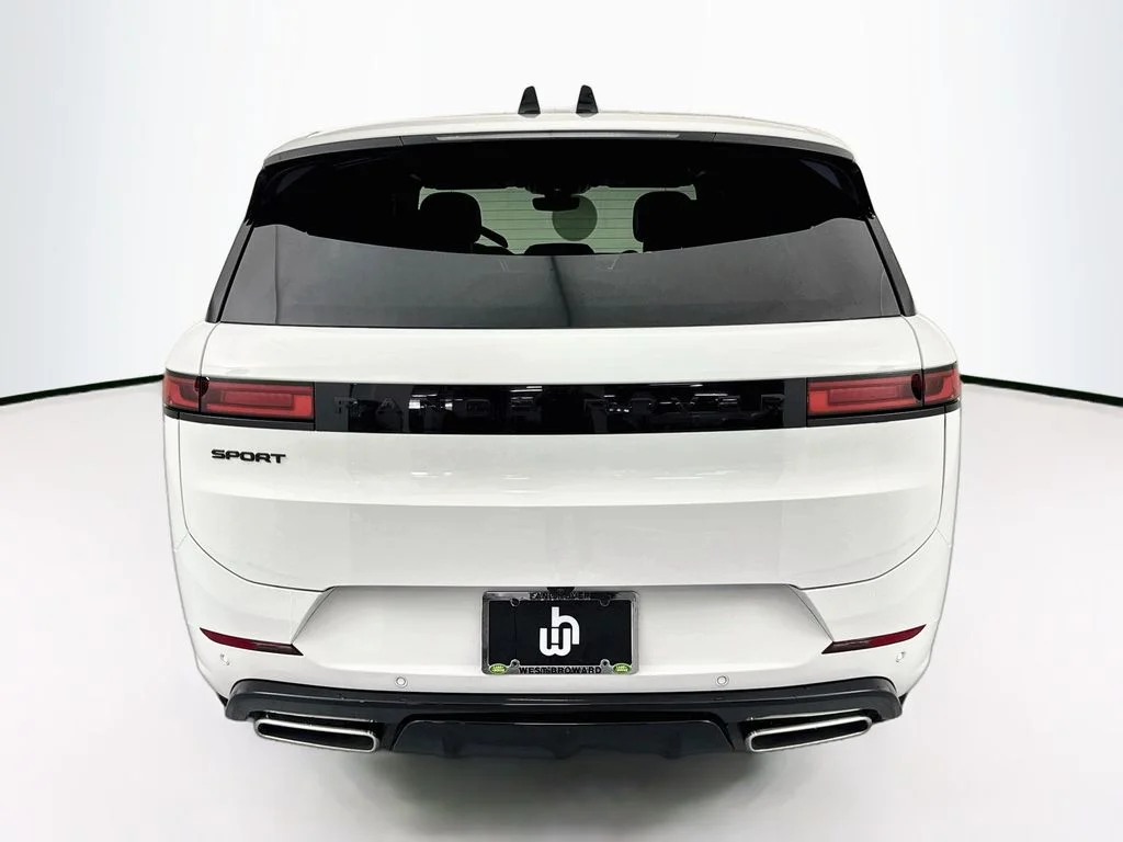 New 2026 Fuji White Land Rover Dynamic SE image 6