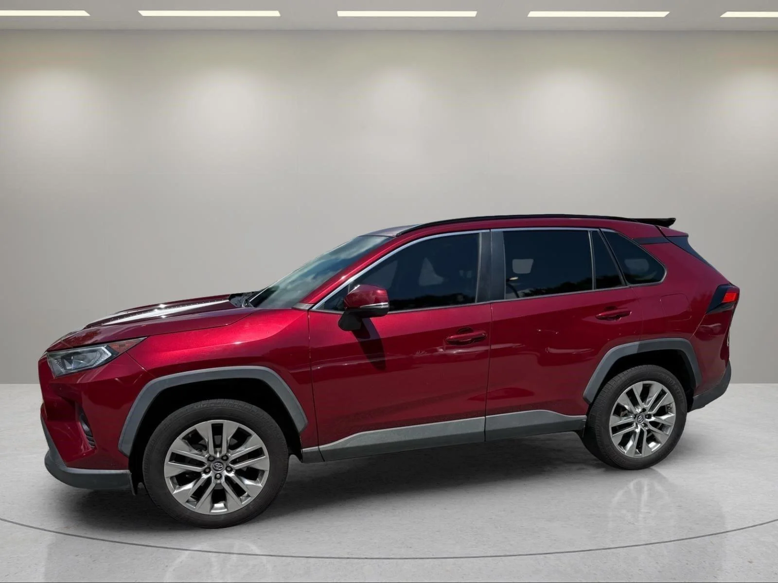 Used 2019 Ruby Flare Pearl Toyota XLE Premium image 3