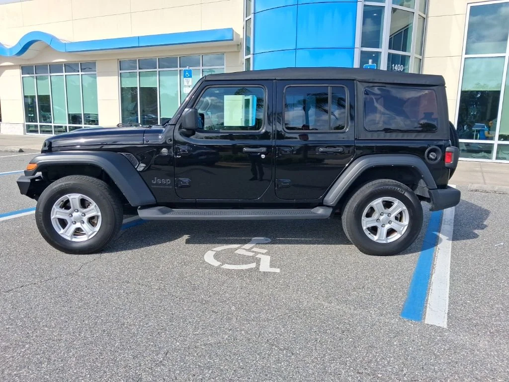Used 2023 Black Jeep Sport S image 8