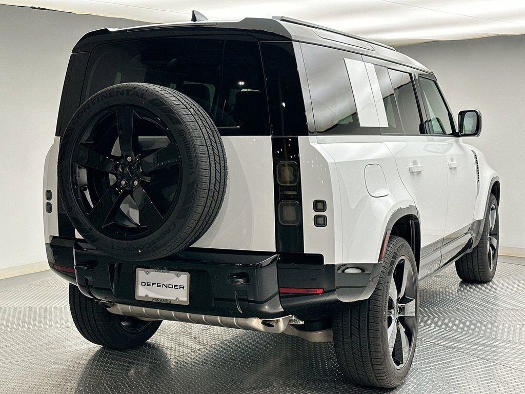New 2026 Fuji White Land Rover X-Dynamic SE image 3