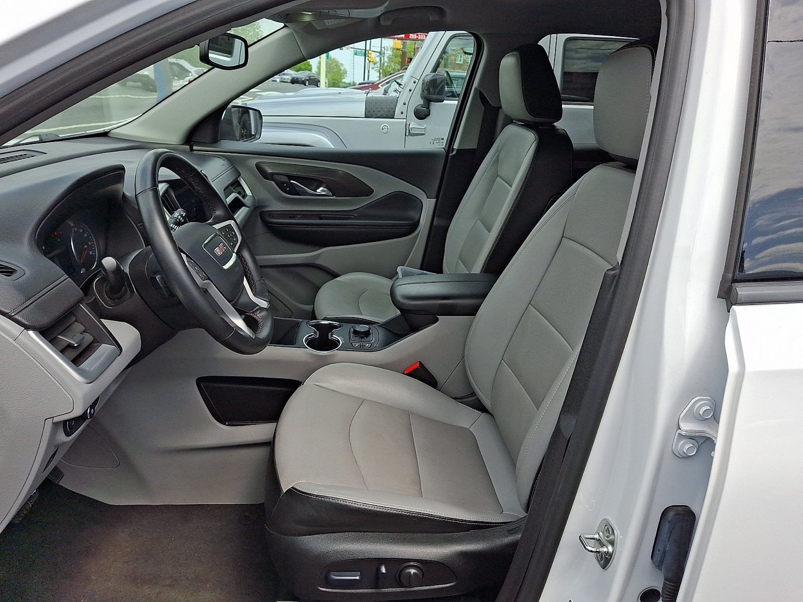 Used 2024 Summit White - GAZ GMC FWD SLT image 12