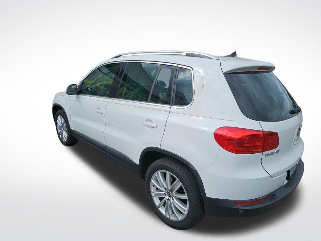 Used 2013 Candy White Volkswagen SE image 4