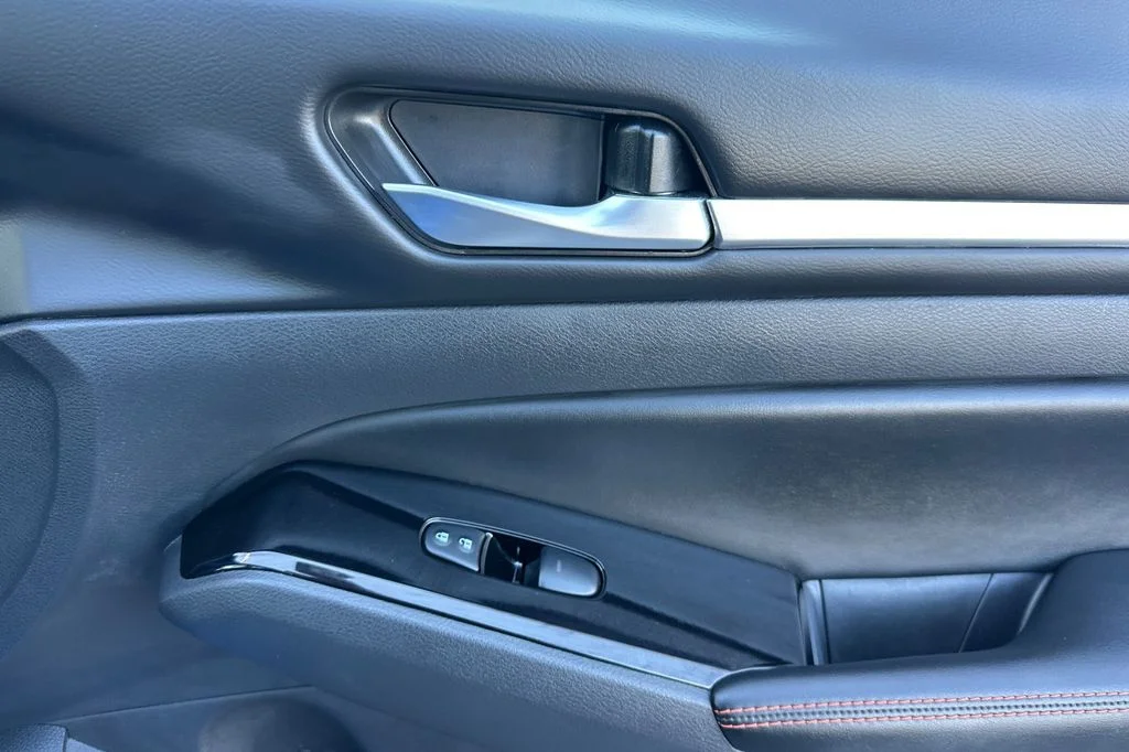 2025 Nissan Altima SR - Photo 19