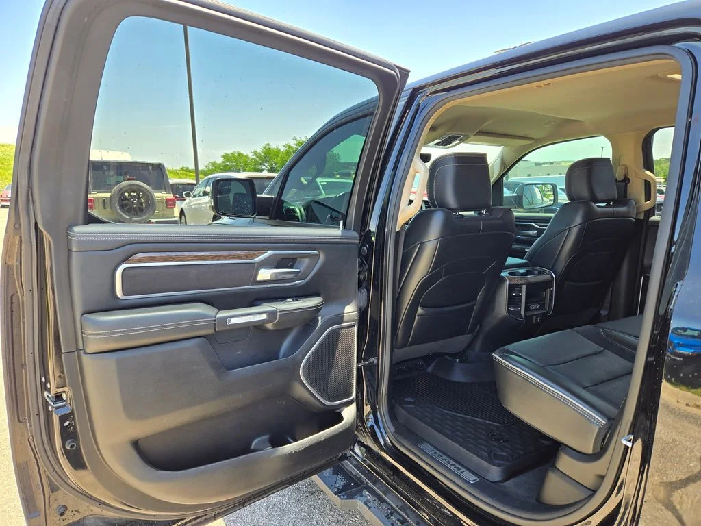 Used 2020 Black Ram Laramie image 27