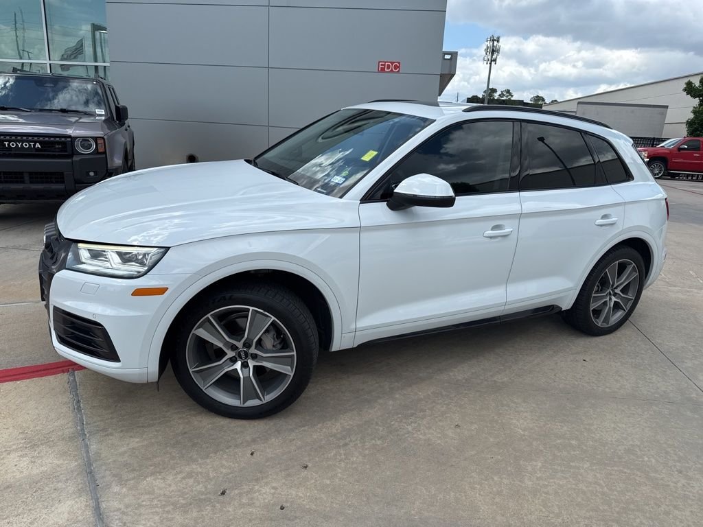 2019 Audi Q5 2.0T quattro S tronic Premium Plus's photo