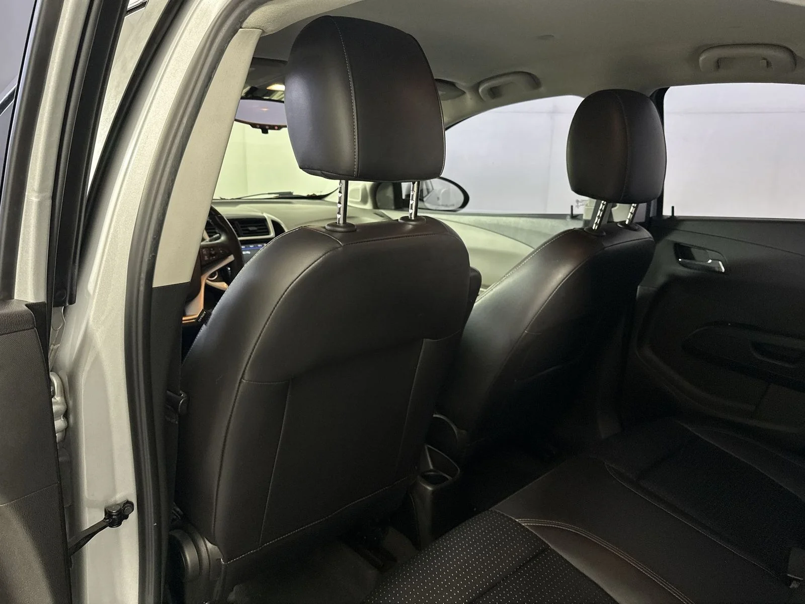 Used 2019 Silver Chevrolet Premier image 24