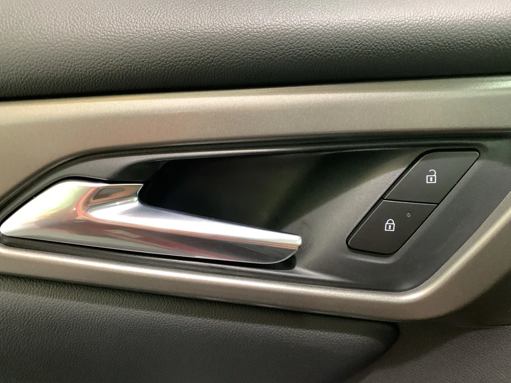 2027 Chevrolet Traverse LT - Photo 28
