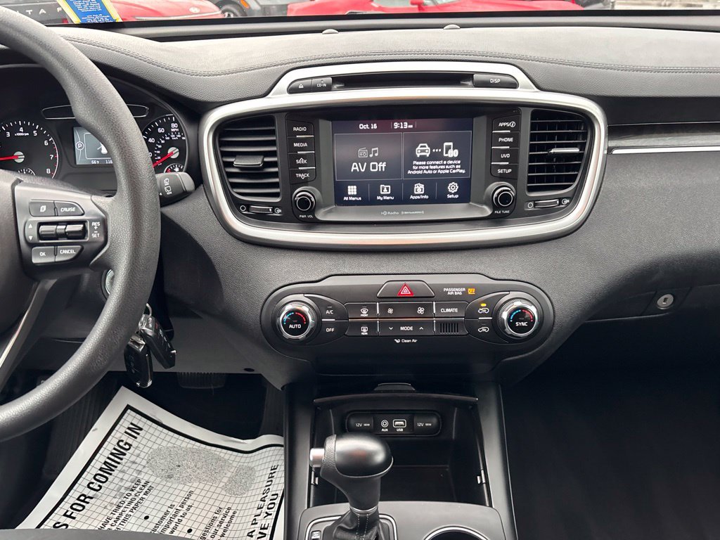 Used 2018 White Kia LX image 28