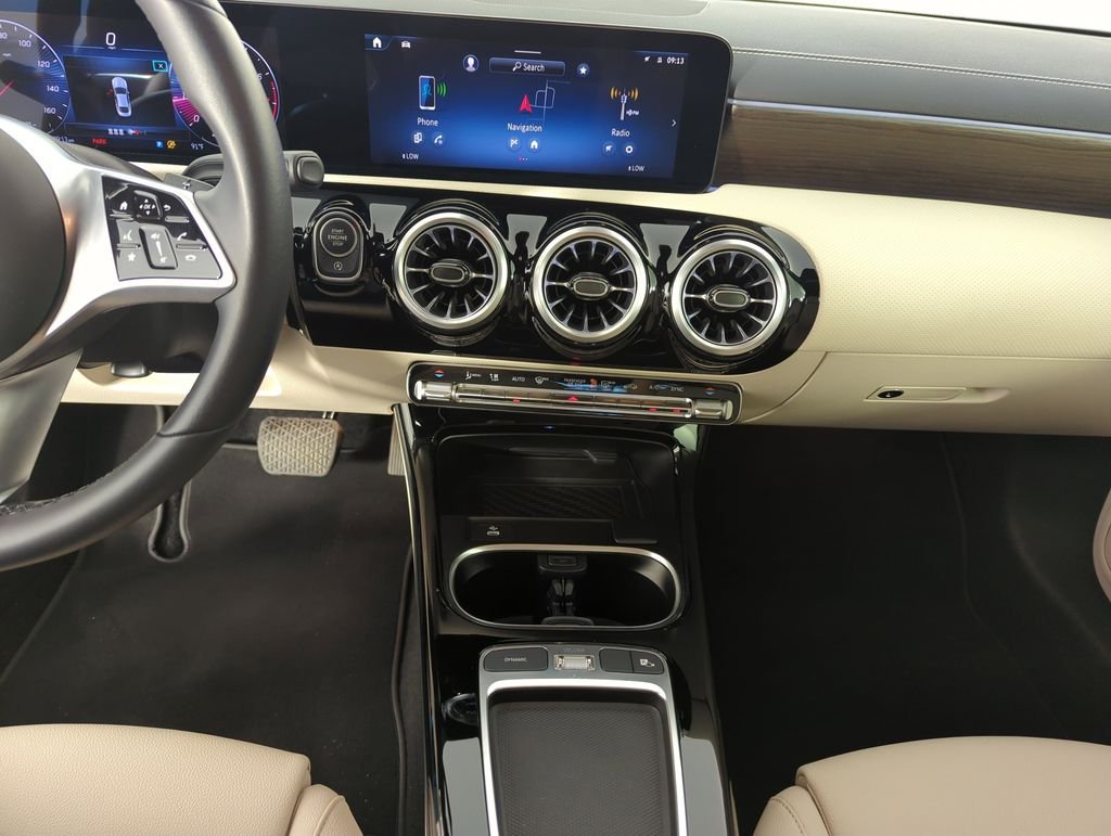 Used 2025  Mercedes-Benz CLA 250 image 25