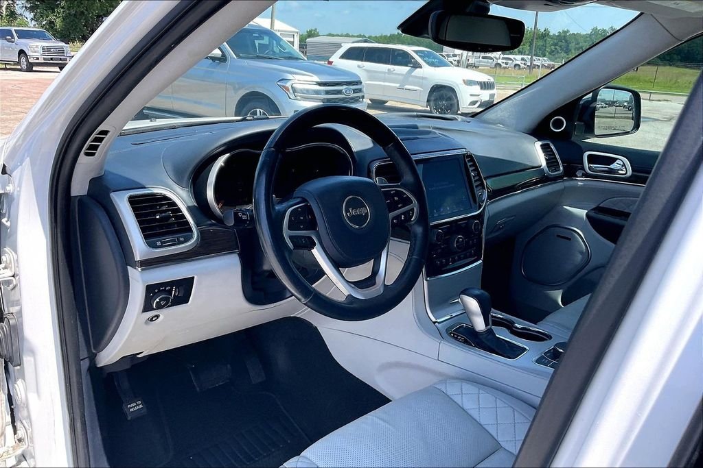 Certified Used 2019 Bright White Clearcoat Jeep Summit image 14