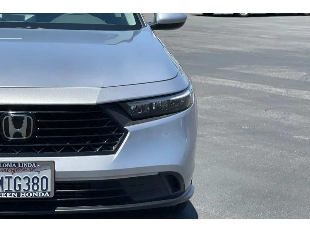 Used 2024 Solar Silver Metallic Honda LX image 19