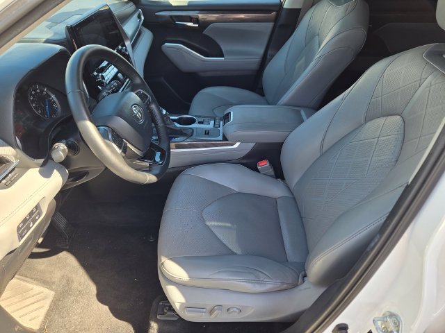 Used 2021 White Toyota Platinum image 11