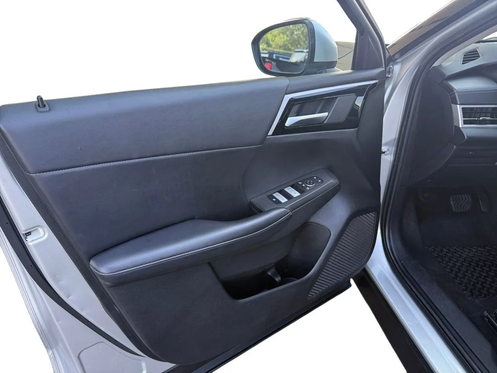 Used 2024 Red Mitsubishi SE image 12
