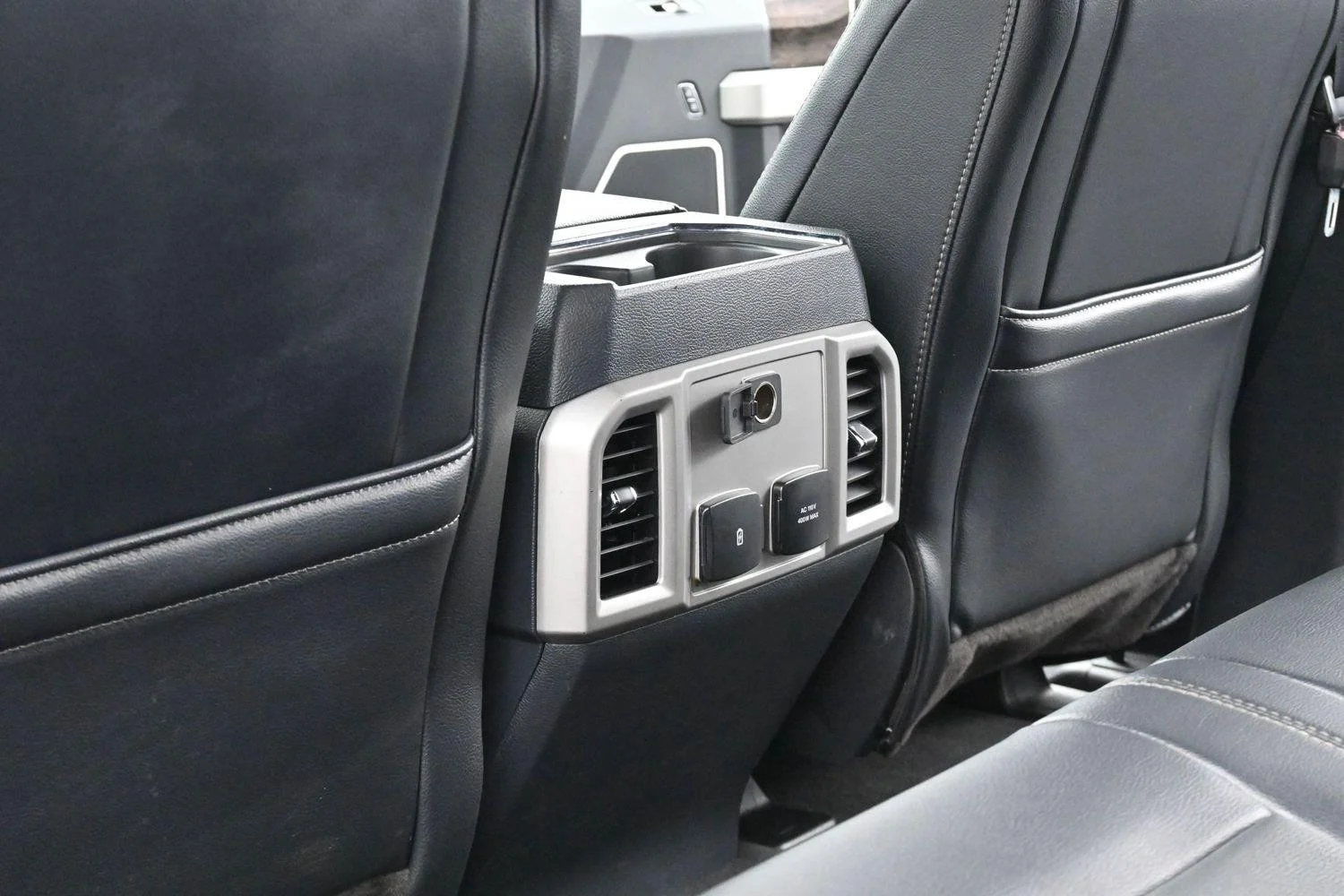 Used 2022 Star White Metallic Tri-Coat Ford LARIAT image 29